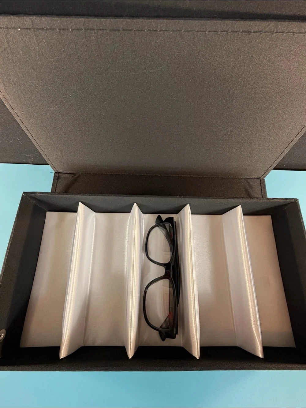 Black and White glasses Organizer Box - Unbranded